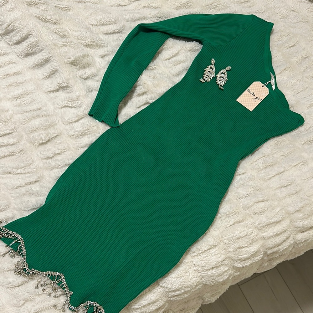 Chic Green Ribbed Dress with Embellishments